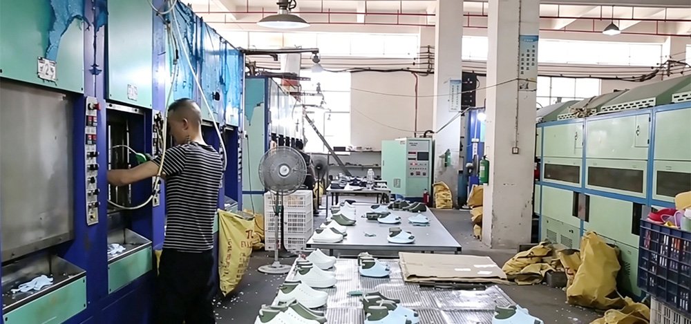Deran clogs manufacturer factory